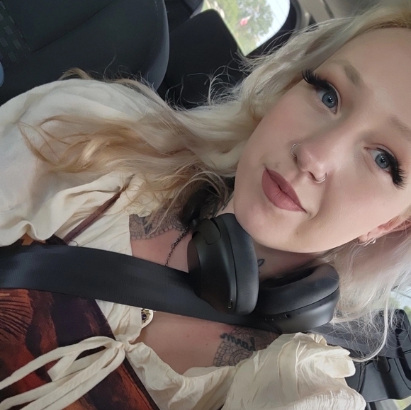 Meet your Posher, Rie - Picture 1 of 3